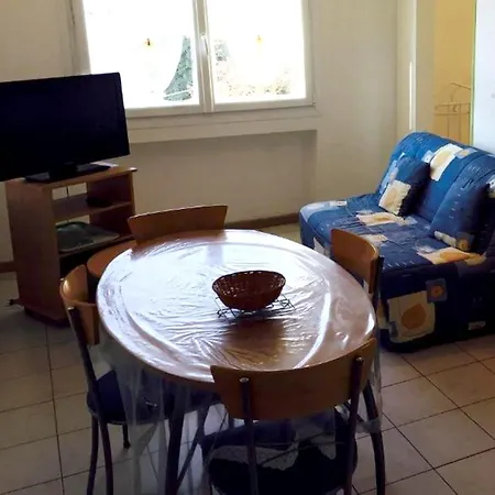 Appartement With One Bedroom In Les With Wonderful City View Enclosed Garden And Wifi *