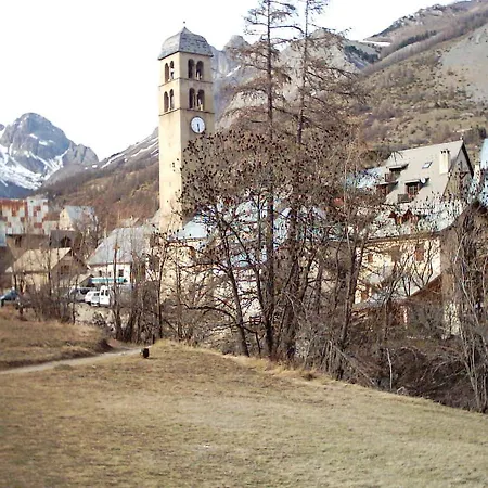 With One Bedroom In Les With Wonderful City View Enclosed Garden And Wifi Appartement