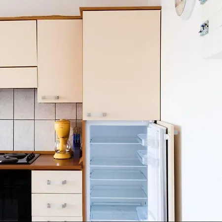 With One Bedroom In Les With Wonderful City View Enclosed Garden And Wifi *