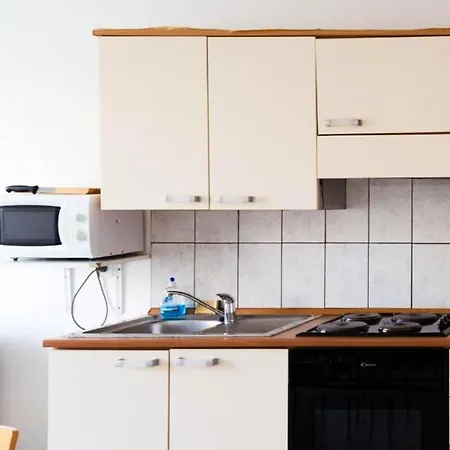 Appartement With One Bedroom In Les With Wonderful City View Enclosed Garden And Wifi *